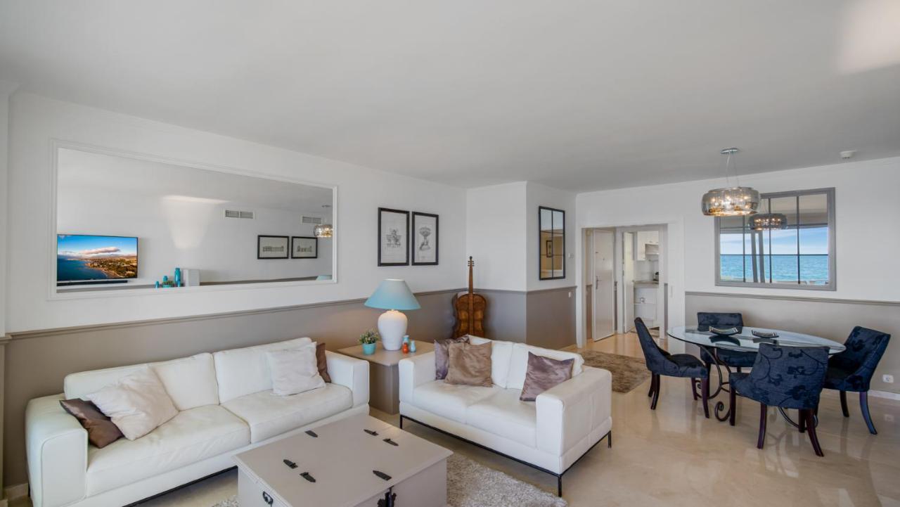 Beach-Line Apartment With 3 Bedrooms In Estepona Esterno foto