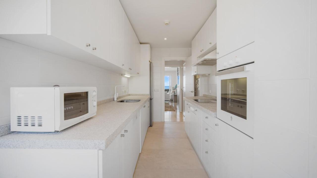 Beach-Line Apartment With 3 Bedrooms In Estepona Esterno foto