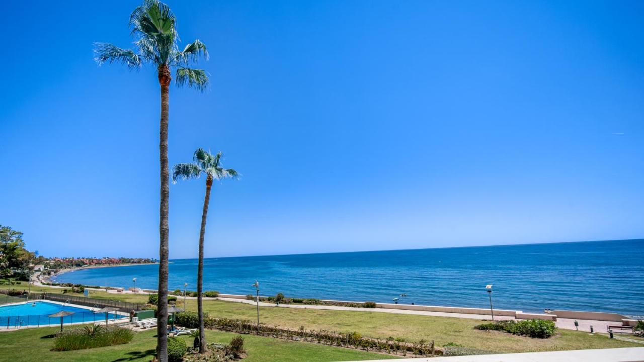 Beach-Line Apartment With 3 Bedrooms In Estepona Esterno foto